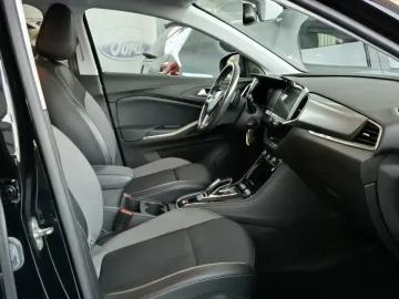 Car image 32