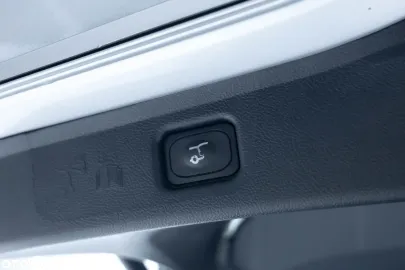 Car image 40