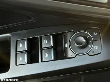 Car image 40