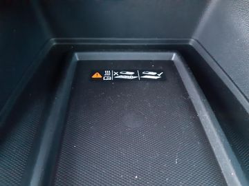 Car image 37