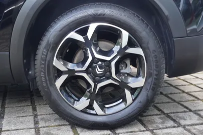 Car image 30