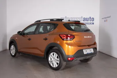 Car image 3