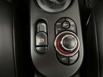 Car image 32