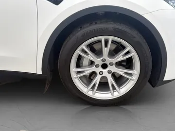 Car image 34