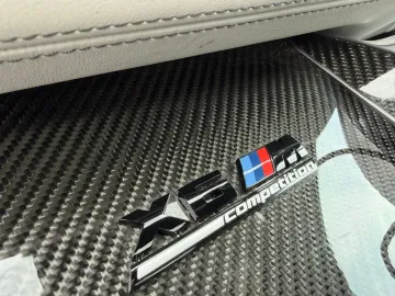 Car image 32