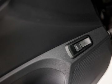 Car image 32