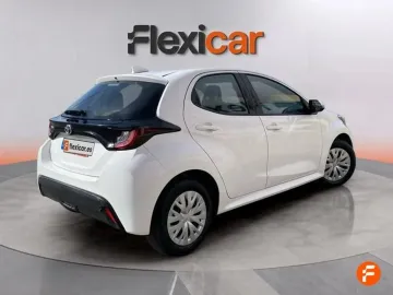 Car image 4