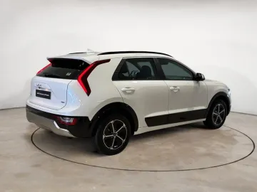 Car image 26