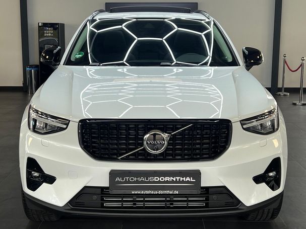 Volvo XC40 Plus Dark 95 kW image number 3