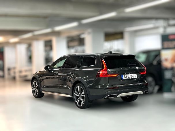 Volvo V60 Cross Country T5 AWD 185 kW image number 4