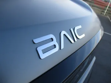 Car image 27