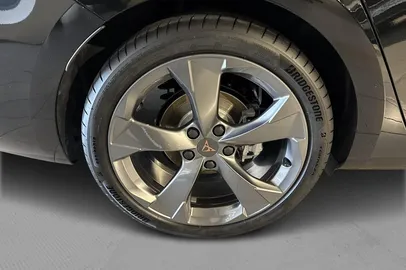 Car image 8