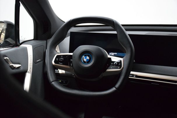 BMW iX xDrive40 241 kW image number 6