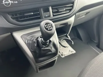 Car image 28