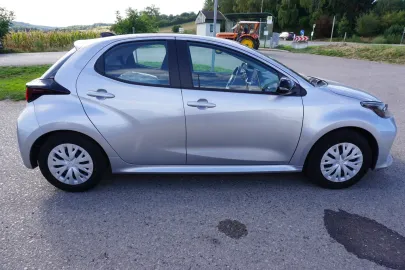 Car image 4
