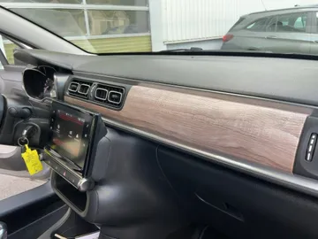 Car image 22