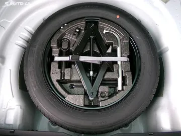 Car image 34