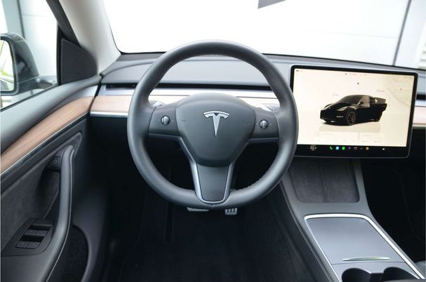 Tesla Model Y Performance AWD 393 kW image number 14