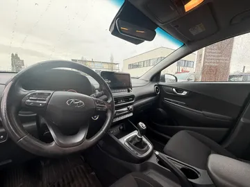 Car image 9