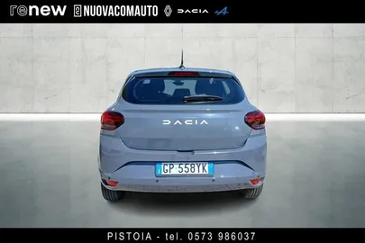 Car image 4