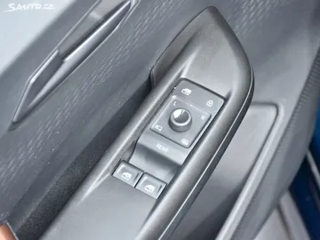 Car image 32