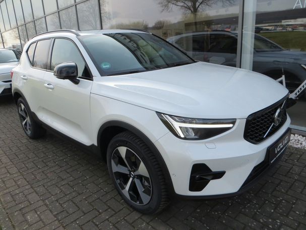 Volvo XC40 B3 Plus Dark 120 kW image number 2