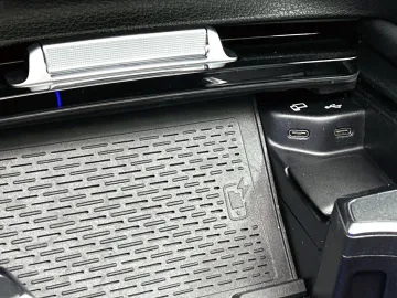 Car image 49