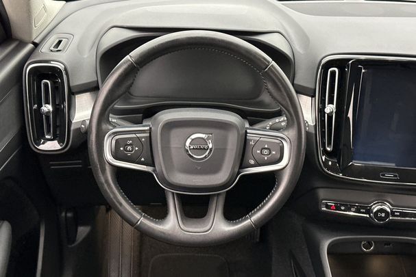 Volvo XC40 D4 AWD Momentum 140 kW image number 13