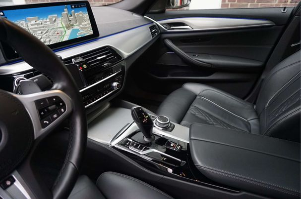 BMW 520i 135 kW image number 24