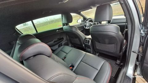 Car image 30