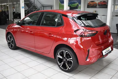 Car image 4