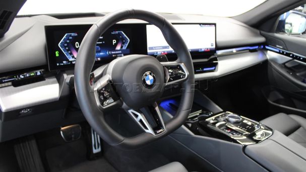 BMW 520d Touring xDrive 145 kW image number 3