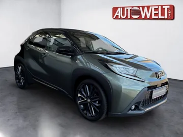 Car image 2