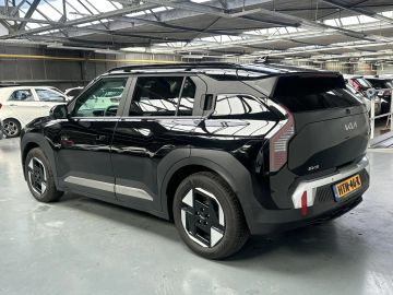 Car image 27