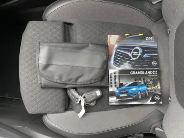 Car image 38