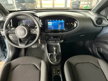 Car image 15