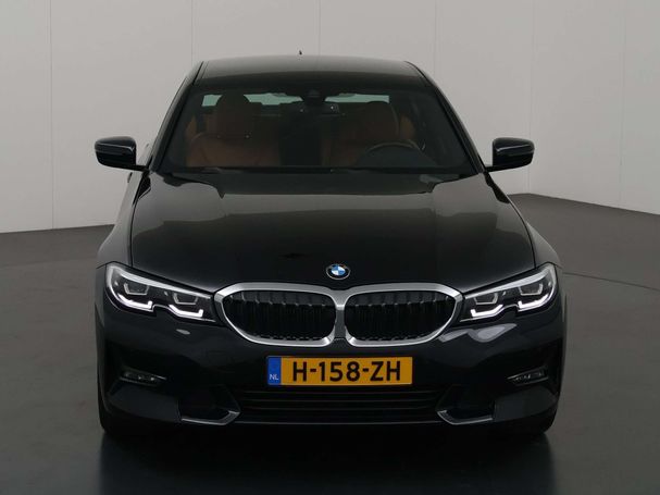 BMW 330 e M 215 kW image number 2