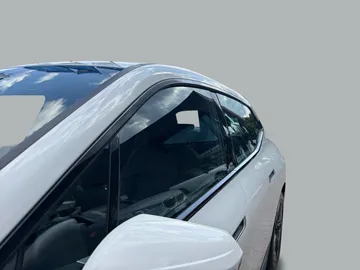 Car image 32