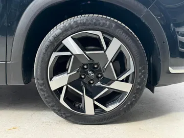 Car image 26