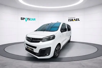 Car image 3