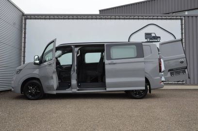 Car image 24