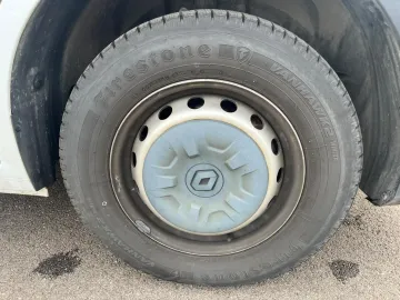 Car image 36