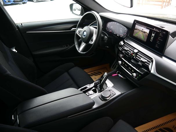 BMW 545 e xDrive 290 kW image number 19