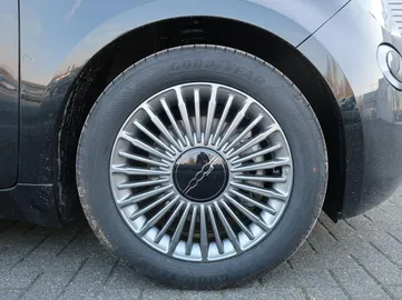 Car image 26
