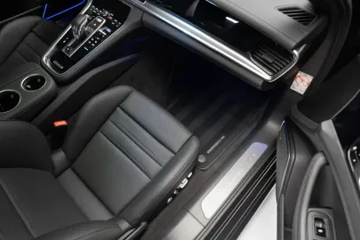Car image 40