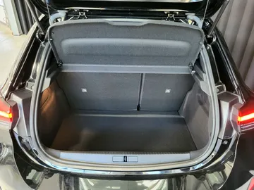 Car image 32