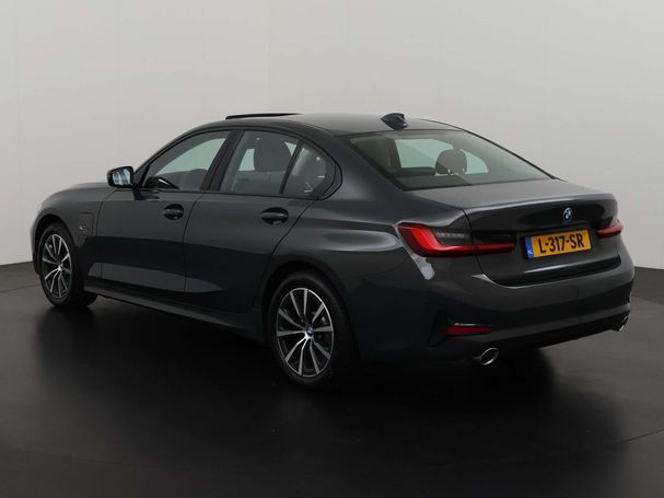 BMW 320 e Sport Line 150 kW image number 6