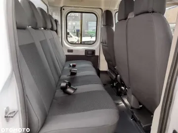 Car image 34