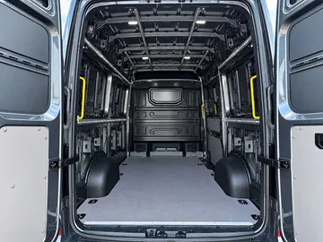 Car image 38