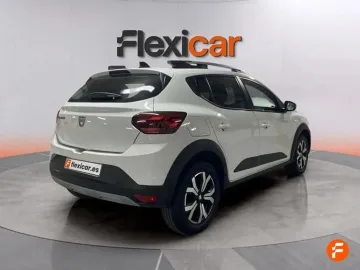 Car image 4